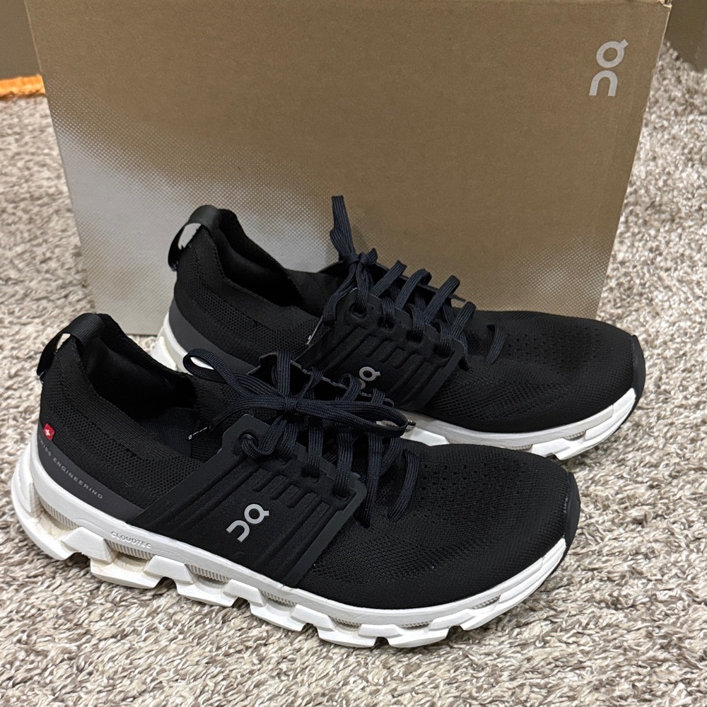 On cloud Running Black and White Athletic Shoes